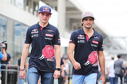 Kerstgroet van Max Verstappen en Carlos Sainz