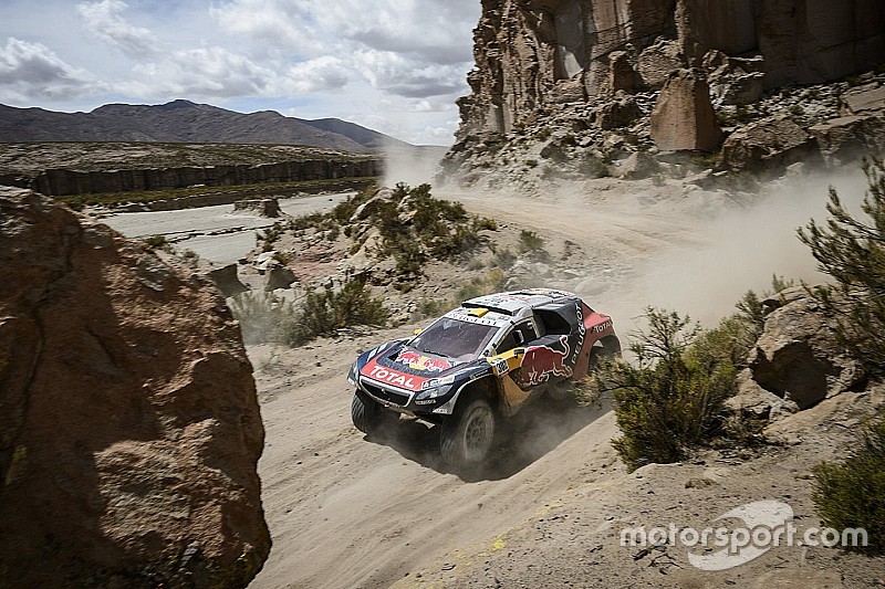 Loeb perd du temps, Peterhansel gagne et prend la tête
