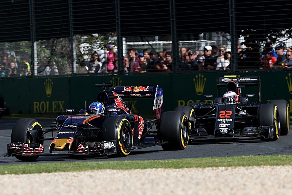 Frustrado, Verstappen critica estratégia da Toro Rosso