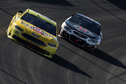 Desde Ford insisten en que Harvick estar&aacute; con ellos en 2017 