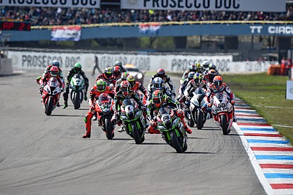 Jonathan Rea gewinnt ersten Lauf von Assen gegen starke Konkurrenz