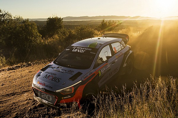 La ventaja de Paddon se reduce a 2.6s antes del último tramo; Sordo, 4º