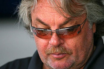 Keke Rosberg: Mercedes kendini riske atıyor