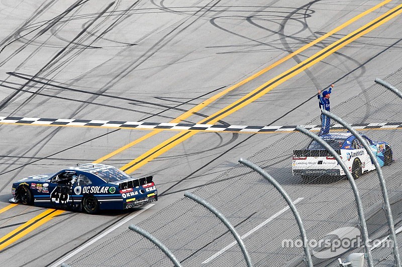 Xfinity in Talladega: Sieg für Elliott Sadler, Drama um Brennan Poole