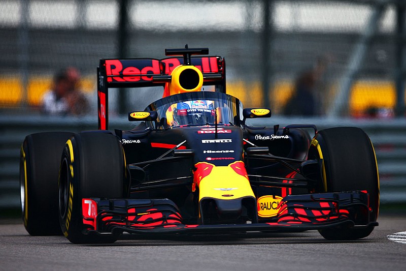 Daniel Ricciardo, Red Bull Racing RB12 con el aeroscreen