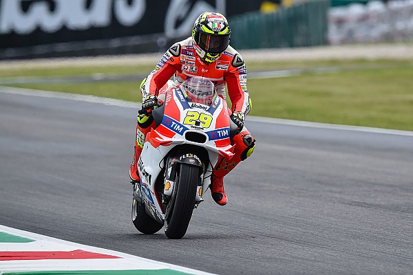 Iannone vuelve a ser el m&aacute;s r&aacute;pido en el tercer libre