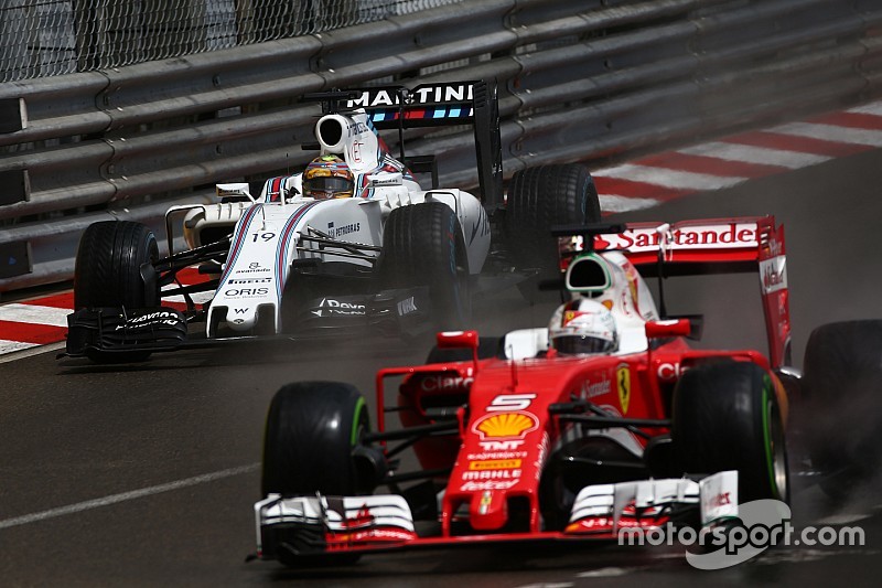 Felipe Massa, Williams Martini Racing FW38 and Sebastian Vettel, Scuderia Ferrari SF16-H