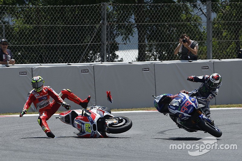 Andrea Iannone, Ducati Team, Jorge Lorenzo, Yamaha Factory Racing, chocan