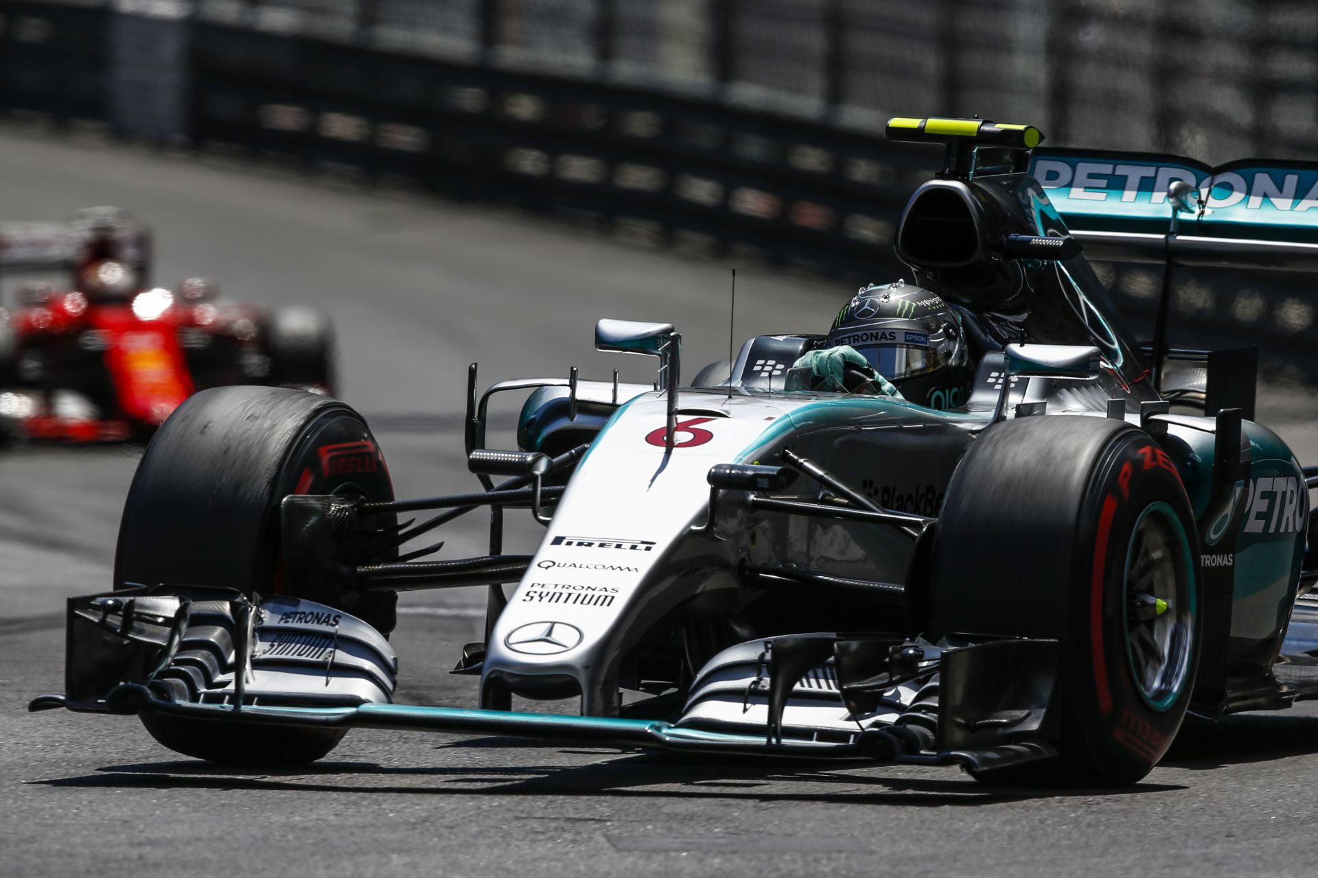 Rosberg ismét tart a Ferraritól: Túl közel lehetnek szombaton, és vasárnap
