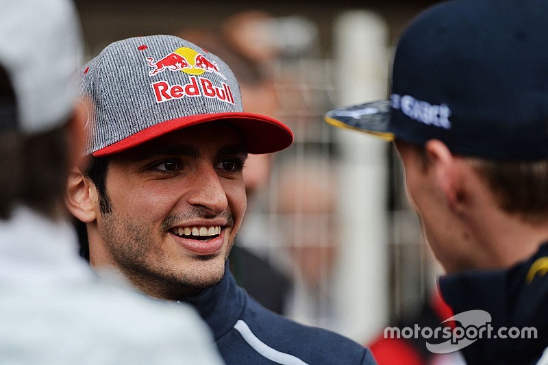 Carlos Sainz Jr, Red Bull Racing en el desfile de pilotos