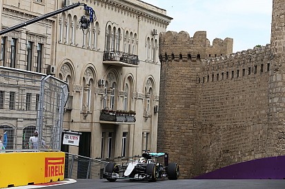 Formel 1 in Baku: Lewis Hamilton Schnellster im ersten Freien Training