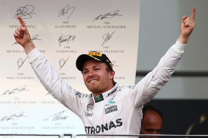 Nico Rosberg wint voor Vettel en Perez, Verstappen achtste