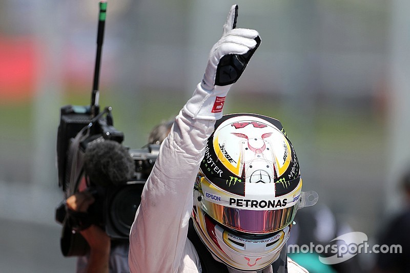 Ganador de la pole Lewis Hamilton, Mercedes AMG F1 Team
