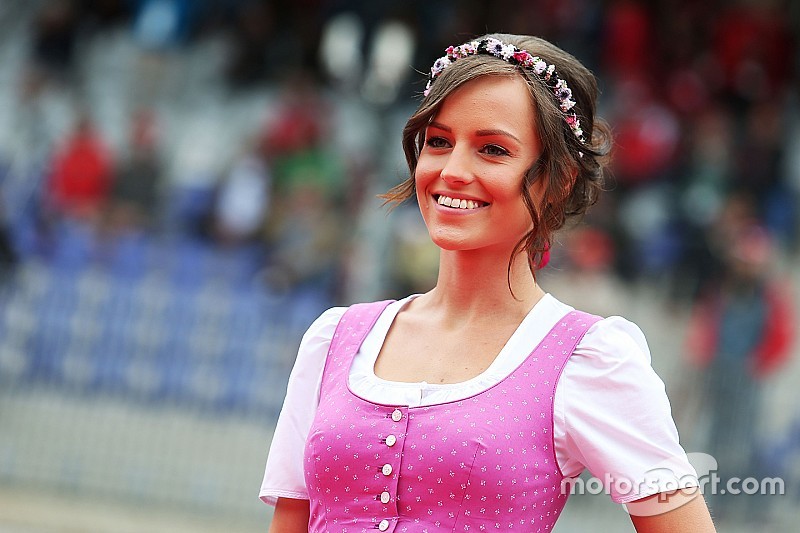 Formula Una girl on the drivers parade