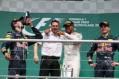 Tussenstand: Hamilton grote winnaar, Verstappen nadert Ferrari-duo