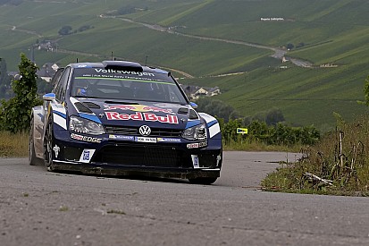 Ogier lidera, Sordo roza el podio y Lefebvre sufre un fuerte accidente