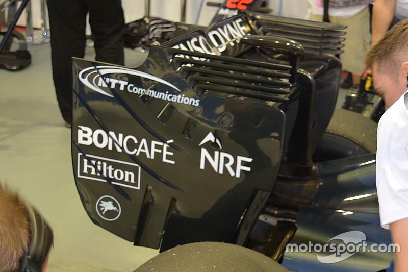 McLaren MP4-31, aler&oacute;n trasero