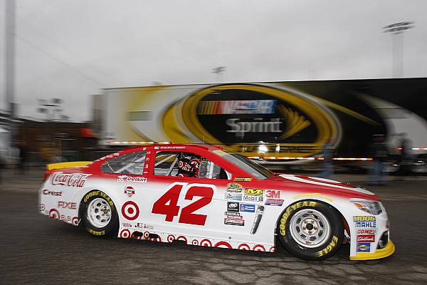 Larson lideró la primera práctica en Dover