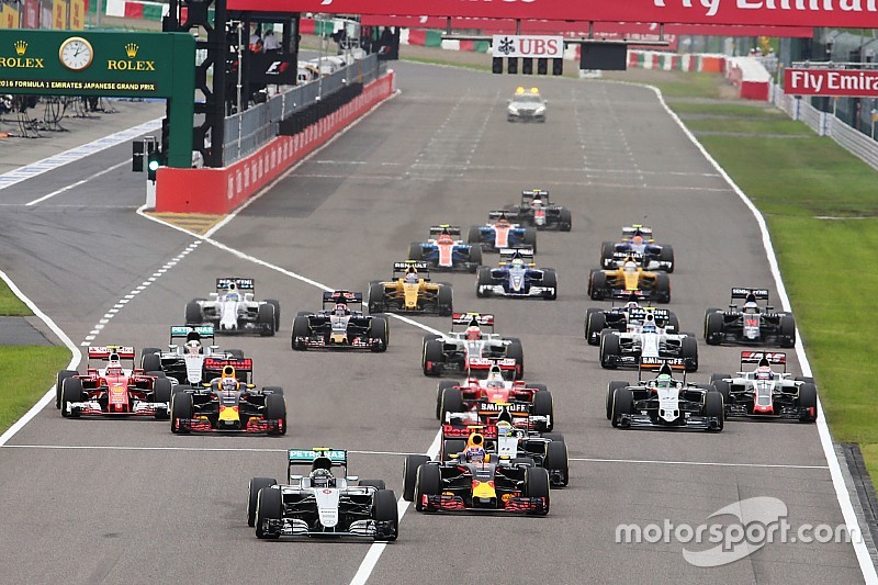 Nico Rosberg (GER) Mercedes AMG F1 W07 Hybrid l&iacute;der al iniico