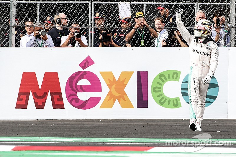 Race winner Lewis Hamilton, Mercedes AMG F1 celebrates in parc ferme