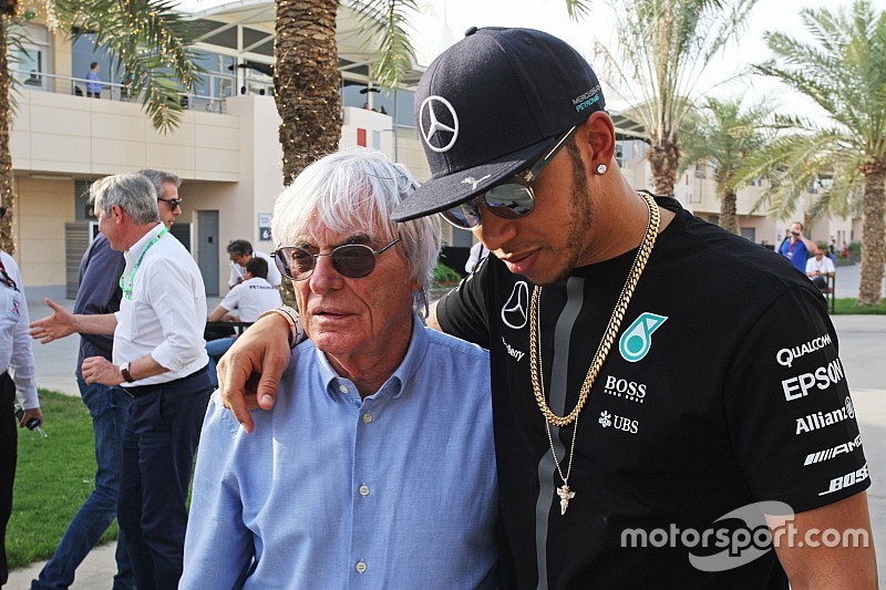 Bernie Ecclestone con Lewis Hamilton, Mercedes AMG F1
