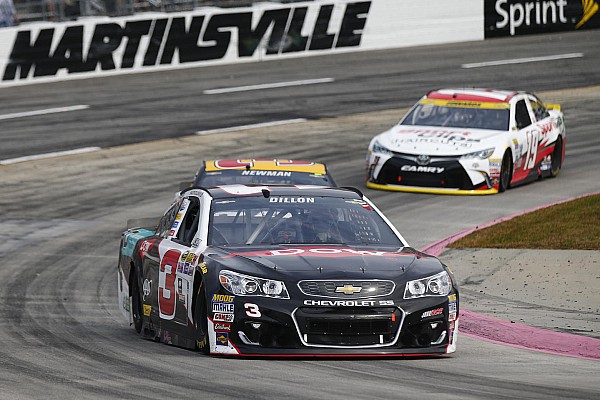 Austin Dillon toma la pole en Texas