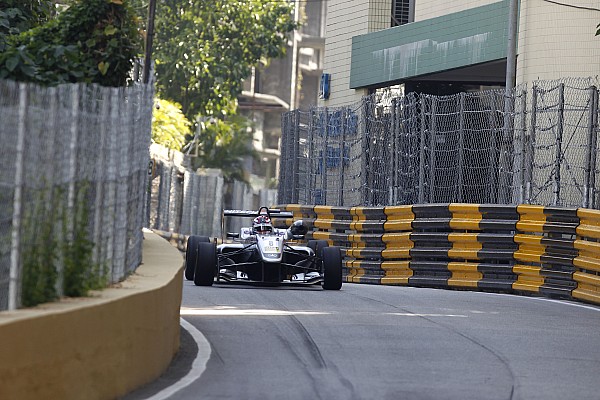 GP de Macao F3: Sensacional pole de Russell en un mar de banderas rojas
