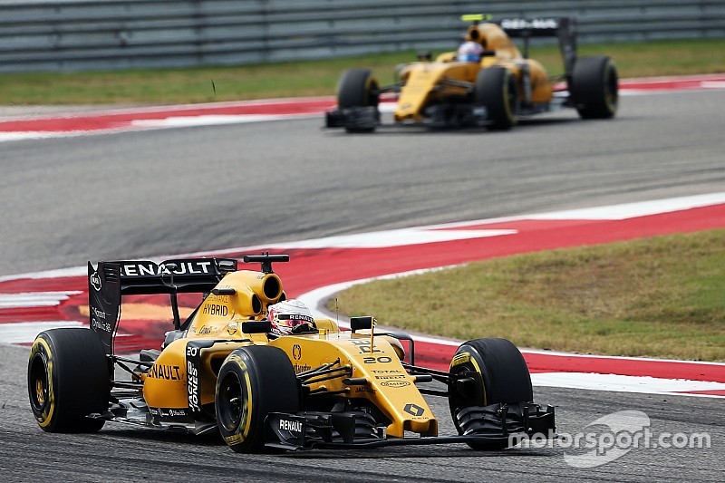 Kevin Magnussen, Renault Sport F1 Team RS16 y Jolyon Palmer, Renault Sport F1 Team RS16