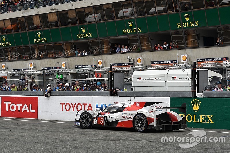 #5 Toyota Racing Toyota TS050 Hybrid: Anthony Davidson, S&eacute;bastien Buemi, Kazuki Nakajima