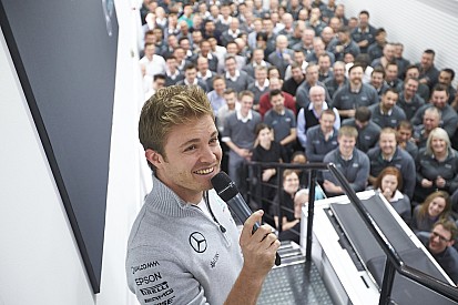 Росберг согласился на роль посла Mercedes