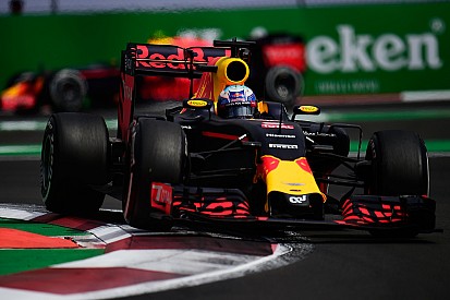 Red Bull competitivo hasta mitad de año, según Mateschitz