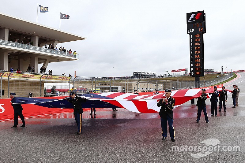 Banderas de Estados Unidos en la parrilla