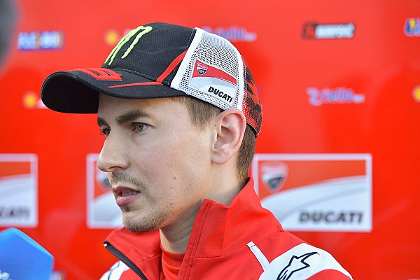 Lorenzo: &ldquo;Rossi volvi&oacute; a Yamaha con la cabeza baja&rdquo;