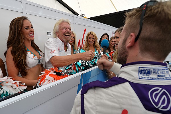 DS Virgin bromea y propone como piloto de reserva... &iexcl;a su propietario!