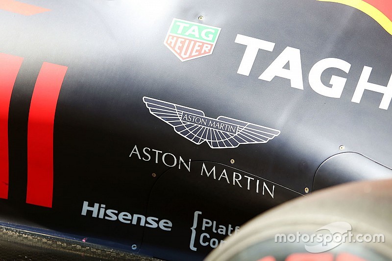 Aston Martin logo en elRed Bull Racing RB12