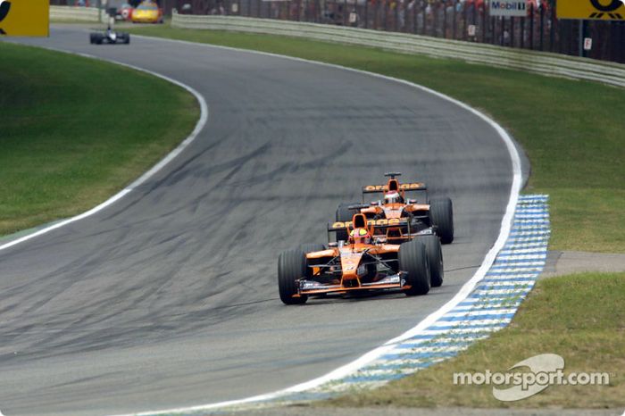 Enrique Bernoldi conseguiu segurar o companheiro Jos Verstappen (pai de Max) e finalizou em oitavo. Pena que na época apenas os seis primeiros pontuavam...