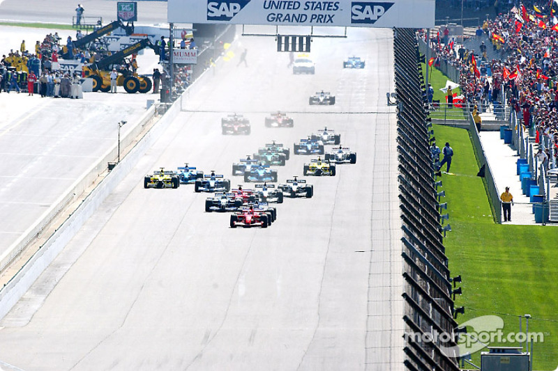start: Michael Schumacher taking lead