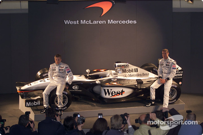 Kimi Raikkonen et David Coulthard avec la nouvelle McLaren Mercedes MP4-17