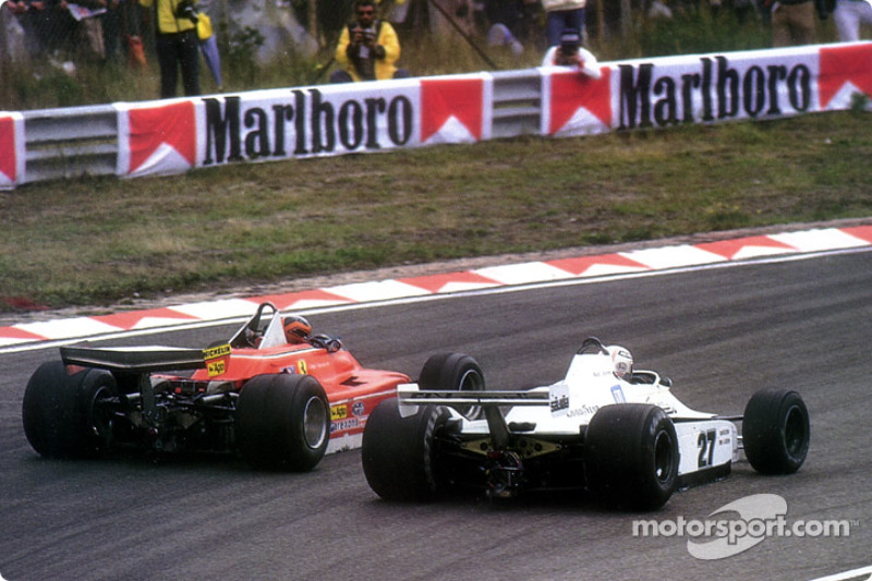 Gilles Villeneuve double Alan Jones à l'extérieur de la spectaculaire courbe Tarzan, à Zandvoort