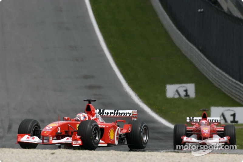 Third lap: Rubens Barrichello and Michael Schumacher