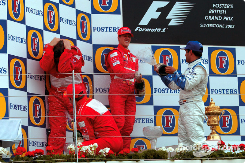 El podio: el ganador de la carrera, Michael Schumacher con Rubens Barrichello y Juan Pablo Montoya