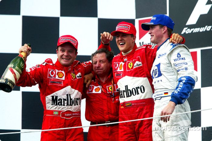 El podio: el ganador de la carrera, Rubens Barrichello con Jean Todt, Michael Schumacher y Ralf Schumacher