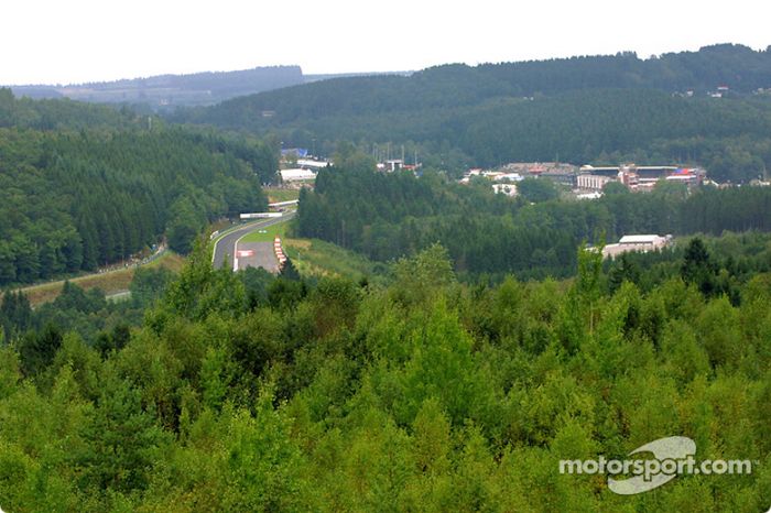 Tres circuitos para un gran premio
