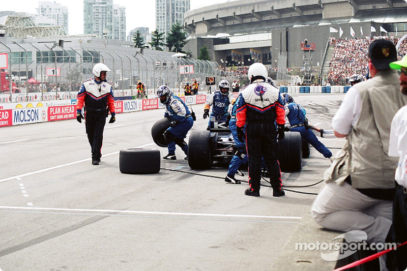 Arrêt au stand pour Paul Tracy