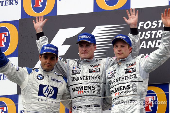 El podio: el ganador de la carrera David Coulthard con Juan Pablo Montoya y Kimi Raikkonen