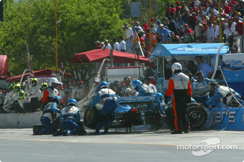 Arrêt au stand pour Paul Tracy