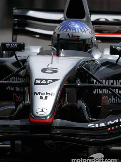Alexander Wurz teste la McLaren Mercedes MP4-18