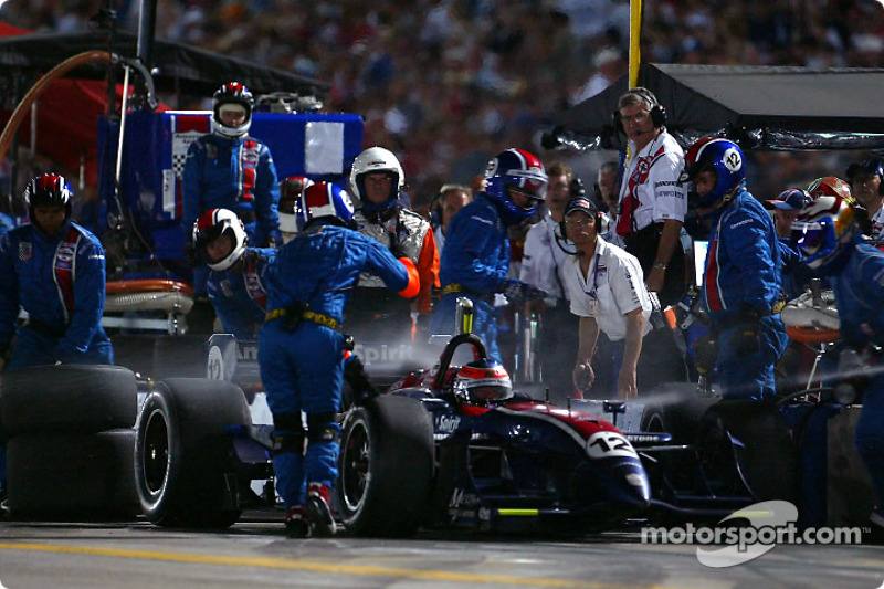 Arrêt au stand pour Jimmy Vasser