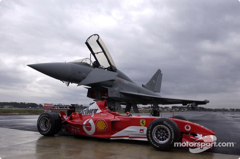 La Ferrari F2003-GA et l'Eurofighter Typhoon