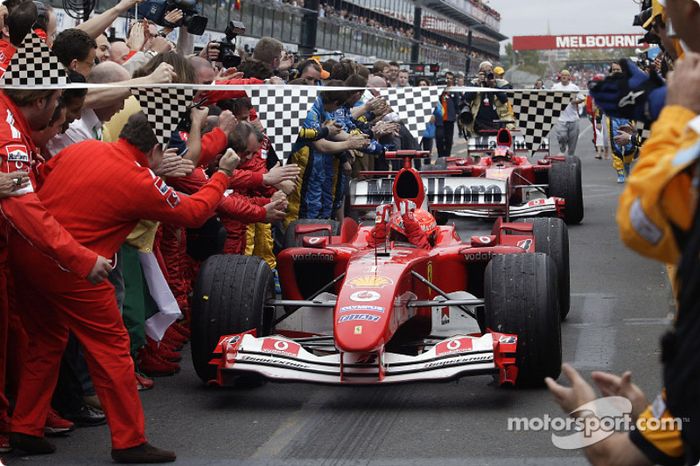 El ganador de la carrera Michael Schumacher